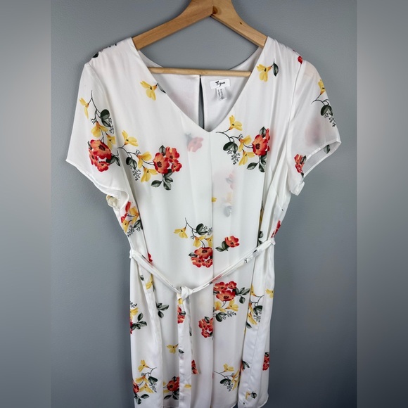 Thyme Maternity Floral White Dress - Picture 2 of 4